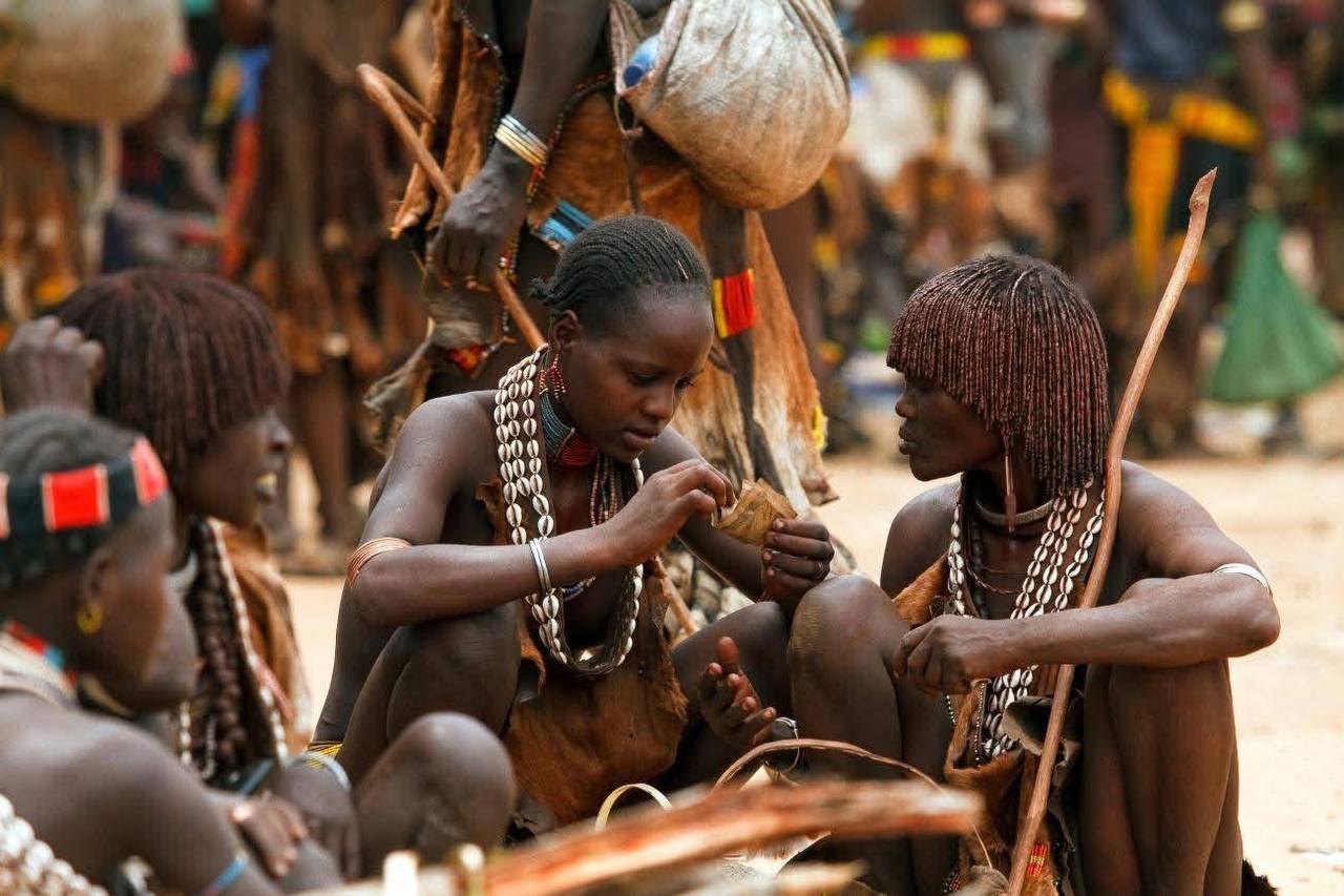 Hamar tribe members